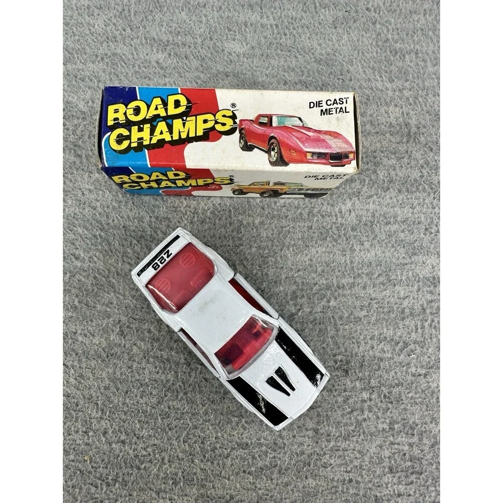 ROAD CHAMPS Vintage Die Cast #14 White 82 Camaro Car T5